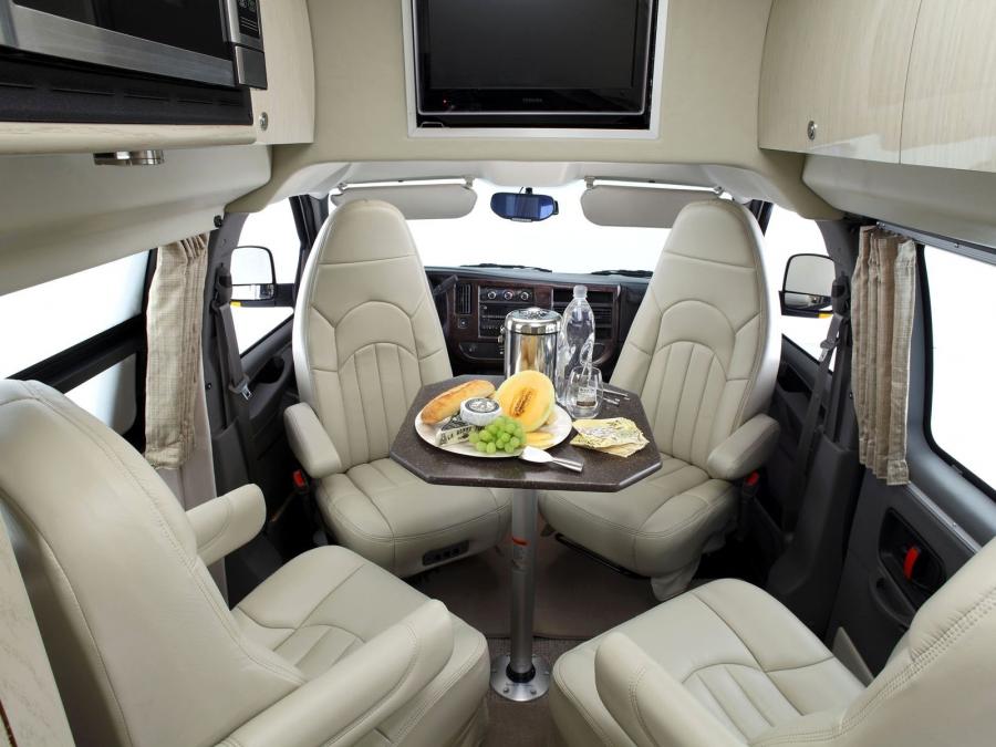 Интерьер Airstream Avenue 2011 года  (фото 9 из 10)